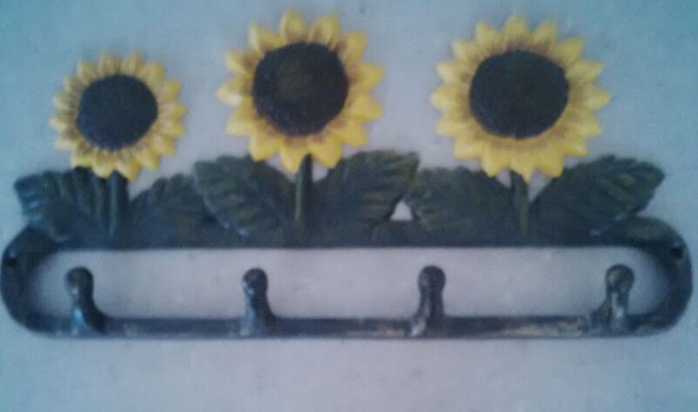 Cast Iron Sunflower key holder in Storage & Organization in Markham / York Region - Image 3