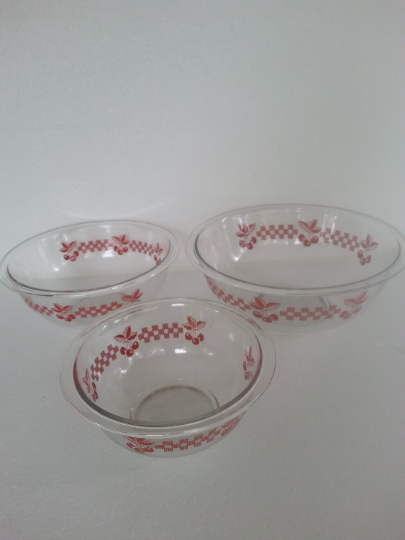Pyrex Red Cherry/Gingham Checkered Clear Nesting Mixing Bowls in Kitchen & Dining Wares in City of Toronto - Image 2