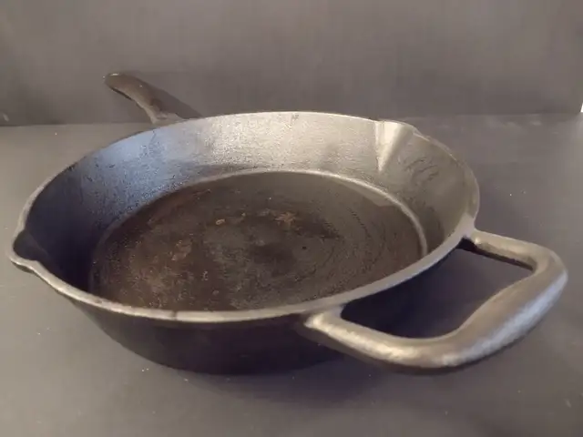 Lagostina Cast Iron Skillet & Grill Pan in Kitchen & Dining Wares in Ottawa - Image 3