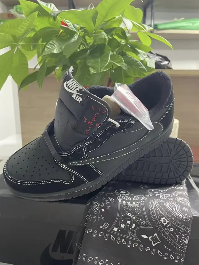 Jordan 1 Retro Low SP Travis Scott Black Phantom in Men's Shoes in City of Toronto - Image 6