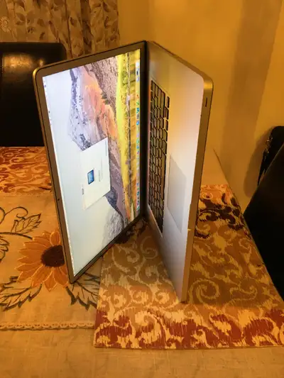 Hard to find late 2011 Macbook Pro 17" inches in Mint condition This comes with BIG SCREEN, Intel i7...