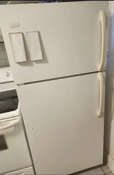 Je déménage à un appartement ou je n'aurai pas besoin de mes appareilles électroménagé. Je vend mon...