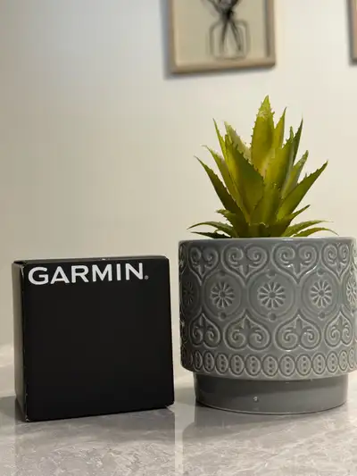 Garmin Venu 4 Series Smartwatch – Excellent Condition-Open Box Comes with a grey band & 45 mm dial s...