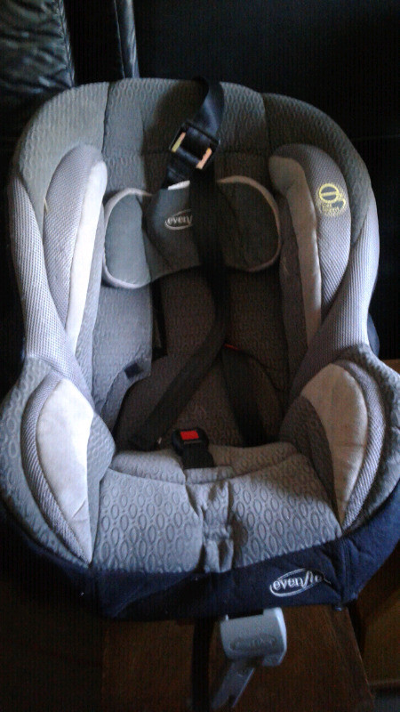 Baby car seat in Strollers, Carriers & Car Seats in St. Albert