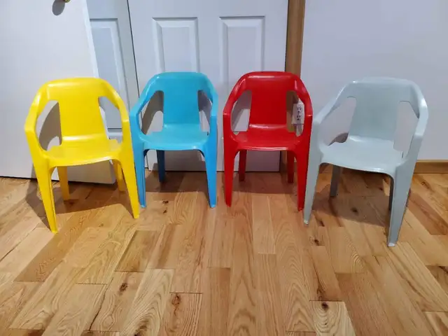 trottinette,brouette,kit balancoire,chaise,fusil $sur demande in Kids in Laval / North Shore - Image 2