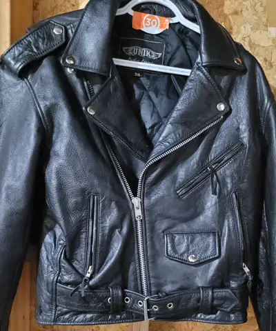 Beautiful leather jacket in great condition, no rips or stains size 38