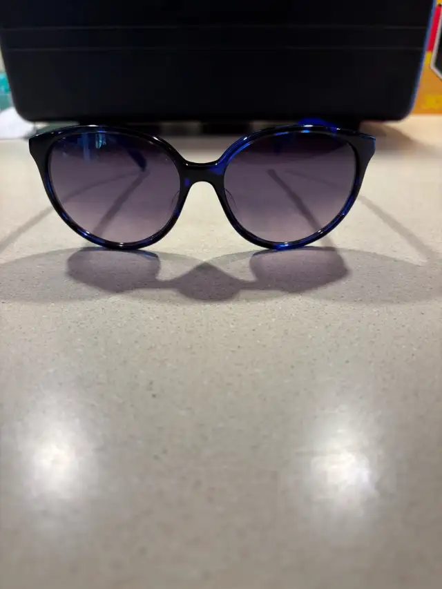 lunette de soleil FENDI neuve in Women's - Other in Québec City - Image 2