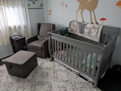 7 Piece DaVinci Nursery Set - great condition, View more
