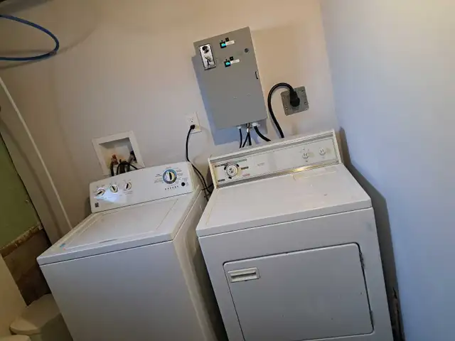 Coin and credit card paybox timer. Canada in Washers & Dryers in Hamilton - Image 3