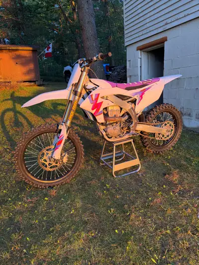 2024 YZ 450F Special Edition 27 hours and 5 minutes verified by Yamaha Power Tuner App. Great shape...