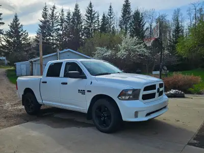 2019 Ram 1500 Classic Crew Cab 4x4 5.7L HEMI. Truck runs and drives excellent — strong engine, no li...