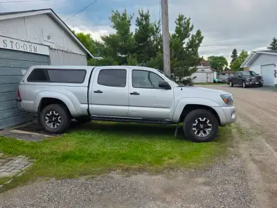 Very good overall condition, previous owner was 89 when he quit driving. Few blemishes, none serious...