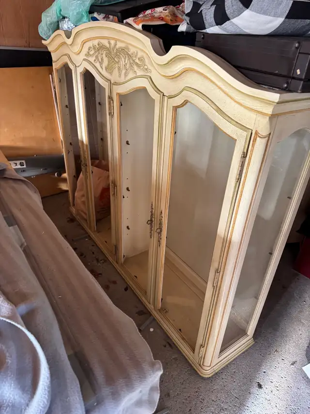 Vintage French Provincial Hutch + Credenza Set – Solid Wood in Hutches & Display Cabinets in Mississauga / Peel Region - Image 8