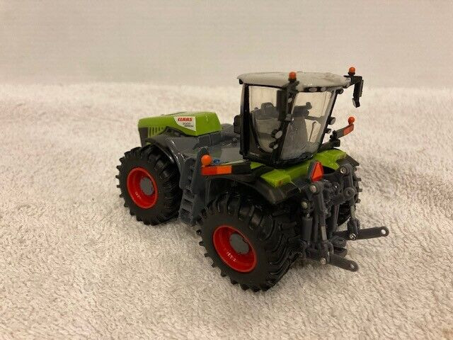 1/64 CLAAS XERION 5000 Farm Toy Tractor in Toys & Games in Regina - Image 4