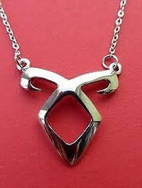 Version City Bones collier pendantif Rune.