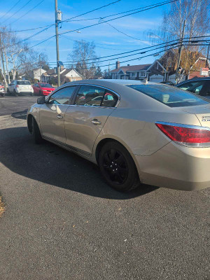 2010 Buick La Crosse Sièges chauffant,  intérieur cuir.