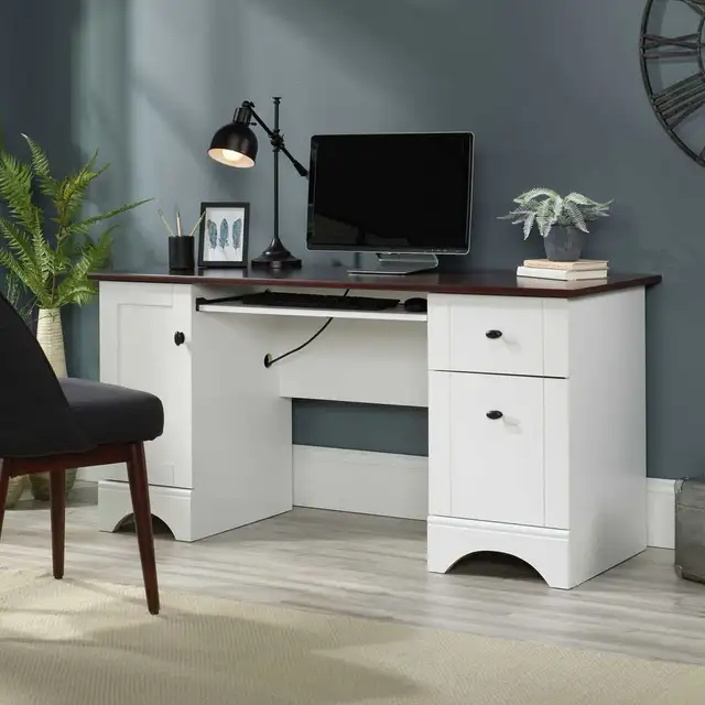 Computer Desk in Desks in Ottawa - Image 3