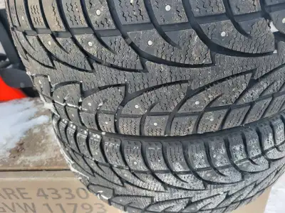 4 Toyo winter stud tires for sale very good condition asking for $420 825 419 9851