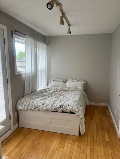 Summer sublet- 1 room in girls only house available immediately