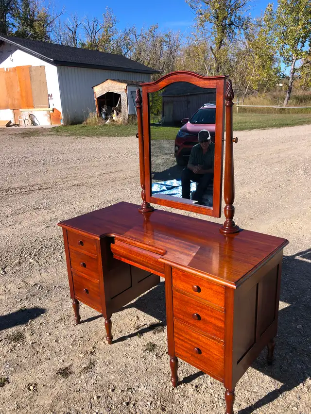 Antique bedroom set for sale in Dressers & Wardrobes in Calgary - Image 3