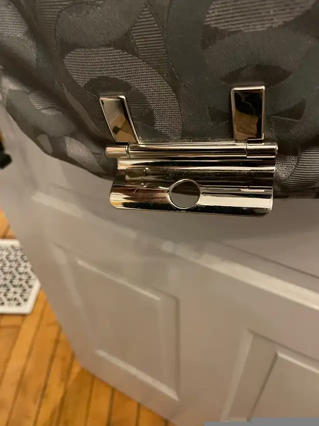 Coach purse with strap  in Women's - Bags & Wallets in Barrie - Image 8