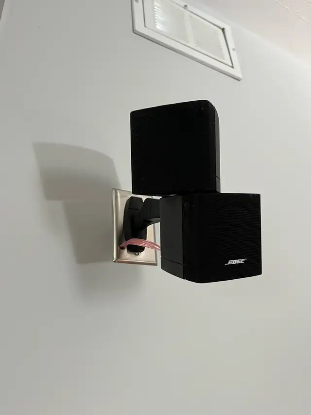 Bose home theatre system with subwoofer in Stereo Systems & Home Theatre in Kingston - Image 6