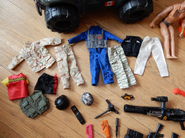 Vintage GI Joe figures-jeep-accessories-puzzle in Arts & Collectibles in Saskatoon - Image 3