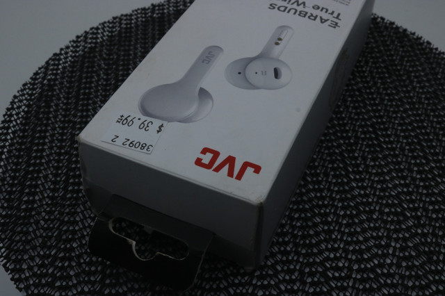 JVC Earbuds True Wireless | HA-A8T - White (#38092) in Headphones in City of Halifax - Image 4