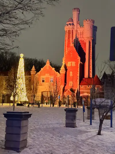 Hii, I am looking for a full time job anywhere in a warehouse or a restaurant. I can work at other p...