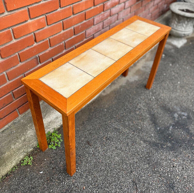 Vintage Danish teak console or sofa table table Scandinave dans Autres tables  à Ville de Montréal - Image 4