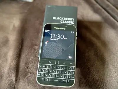 BlackBerry Classic in mint condition (locked to Telus) $60, View more