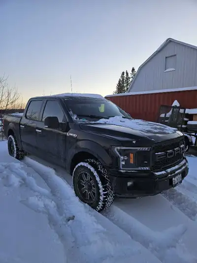 Hey im selling my 2018 ford f150 4x4 Comes satieted and detailed 240,000km Brand new tires and rims...