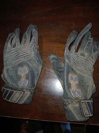 Youth small black Underarmour batting gloves, View more