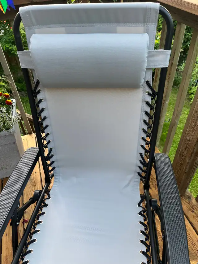 Reclining Garden Lounge Chair in Patio & Garden Furniture in Belleville - Image 3