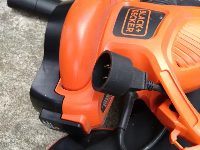 Black & Decker 3-in-1 Corded Leaf Blower Vac Mulcher High Power in Lawnmowers & Leaf Blowers in City of Toronto - Image 7