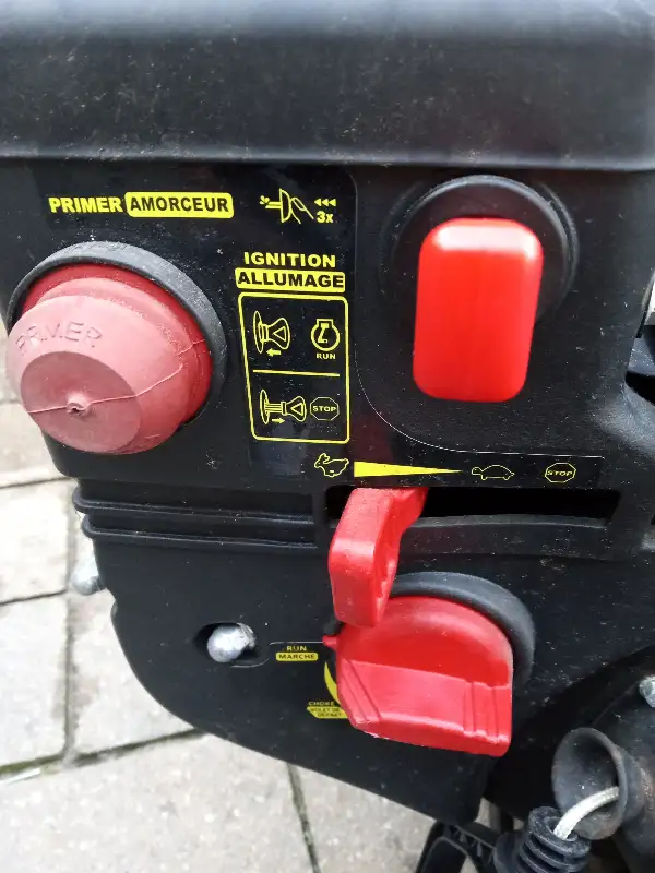 MTD YardMachines 179 cc gas-powered OHV 21" blade Like NEW $350 in Lawnmowers & Leaf Blowers in City of Toronto - Image 3