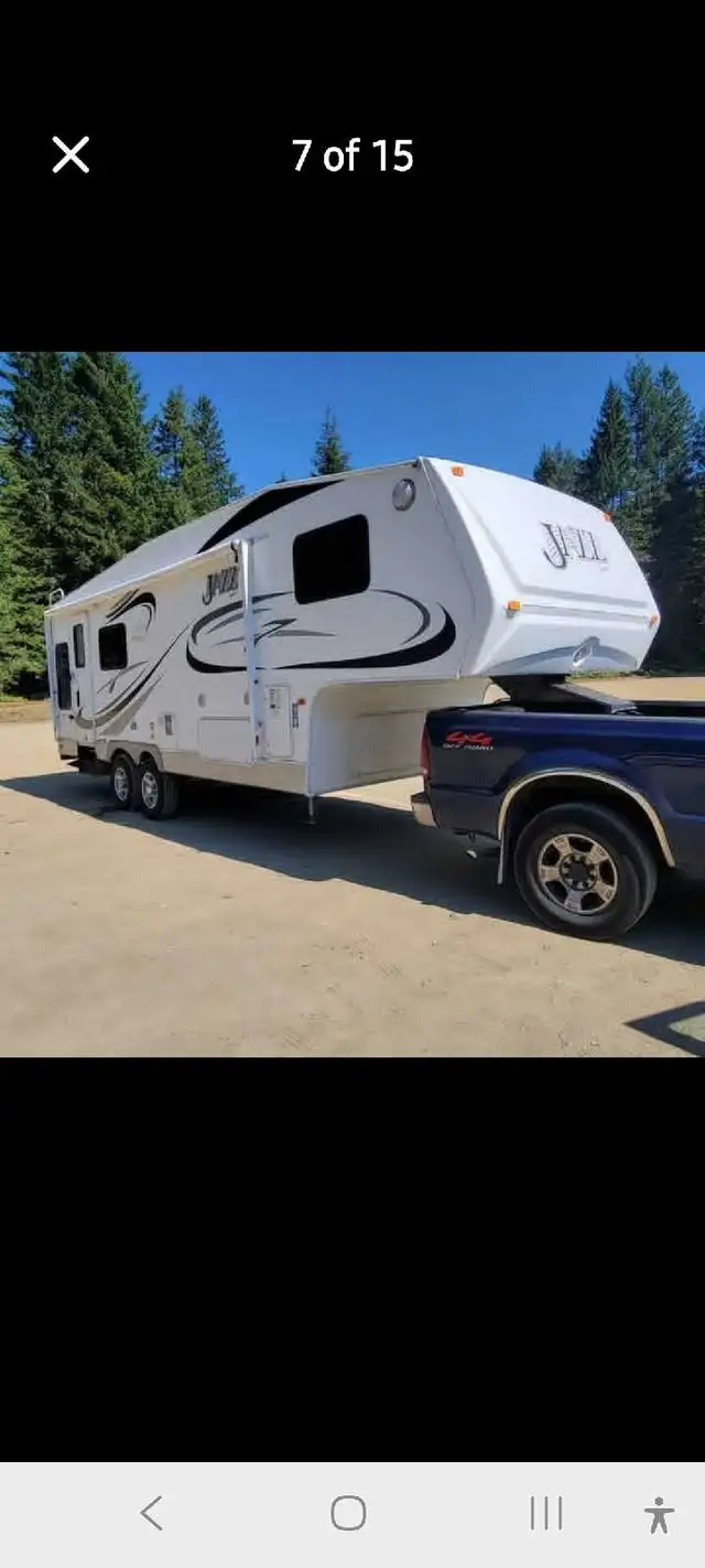 2009 5th wheel trailer  Jazz in Travel Trailers & Campers in Comox / Courtenay / Cumberland - Image 2