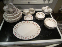 Royal Albert WINSOME china set, Service for 4