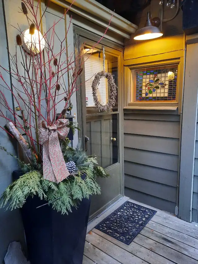 Downtown DUNDAS Furnished Loft Apartment