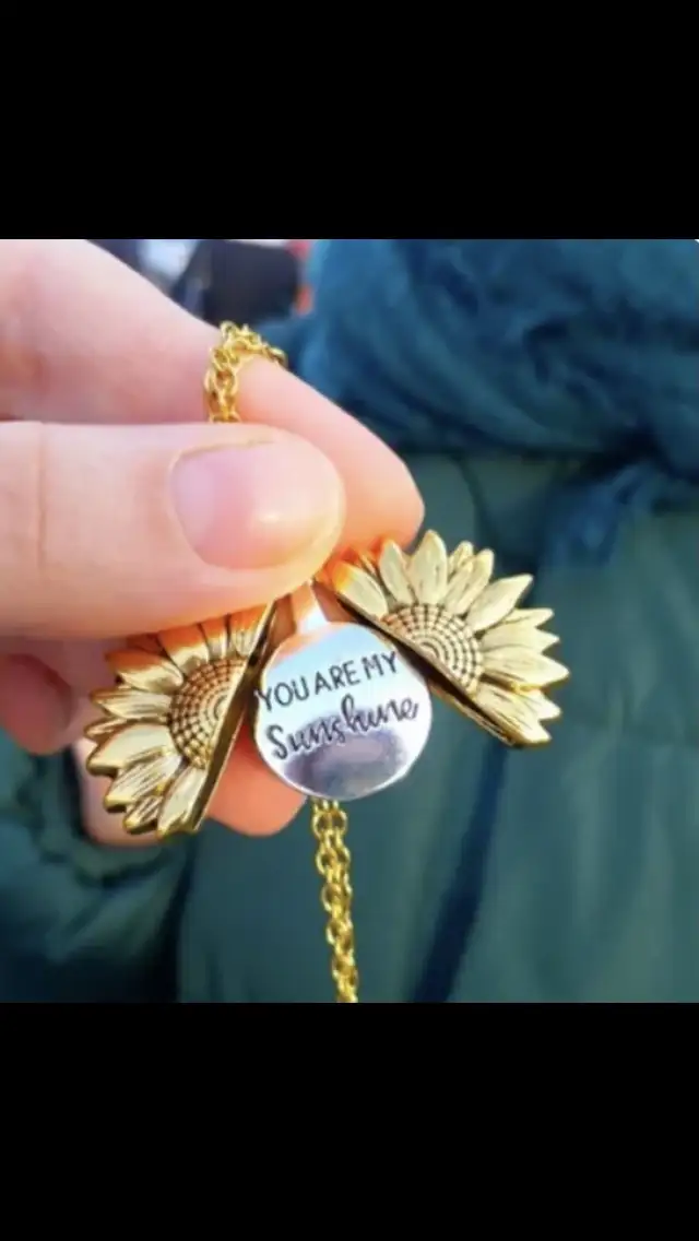Sunflower Necklace in Jewellery & Watches in London - Image 4