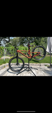 TREK FUEL EX 8 GEN 6- Size large 