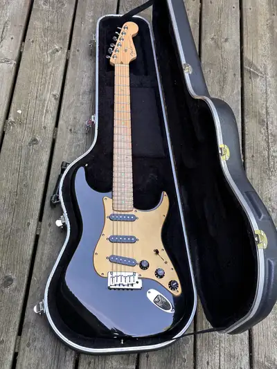Fender USA Stratocaster Deluxe, S1 switch, Cobalt noiseless pu’s, View more
