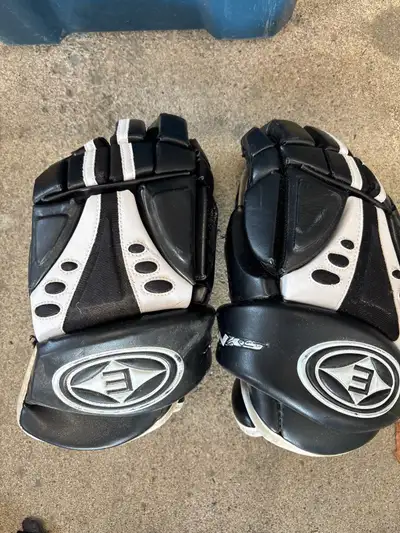 Easton Synergy Hockey Gloves, View more