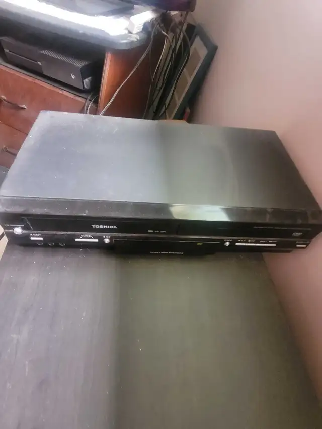Toshiba SD-V395KC DVD VCR Combo Player