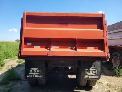 2006 Renn Tri axle wagon Gravel dump Trailer, used only one Season since new, Aluminum wheels, Tarp....