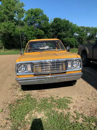 1977 Dodge D200 club cab 318 with 727 trans New spark plugs, wires, cap and rotor New ignition resis...