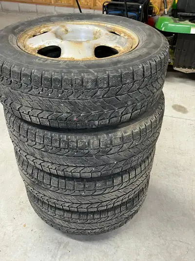 BF Goodrich 225 / 65 R17 Good condition, were used on Honda CRV