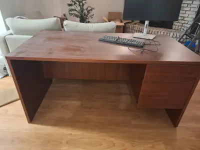 Free desk, View more