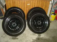 Pneus d'hiver Good Year P215/65 R16 Winter Tires