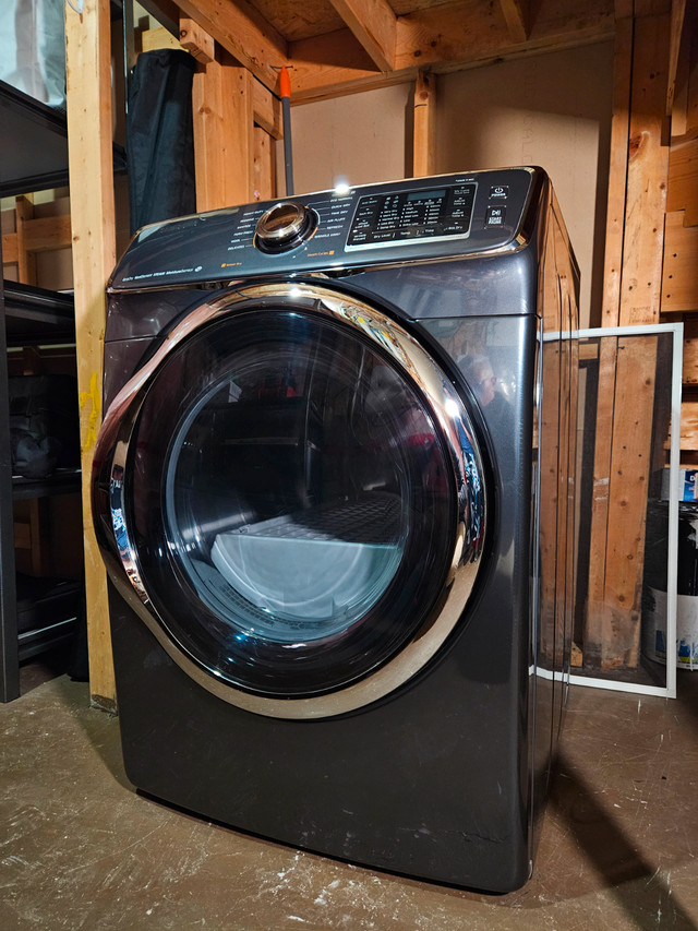 Samsung Dryer With Steam Function in Washers & Dryers in Calgary